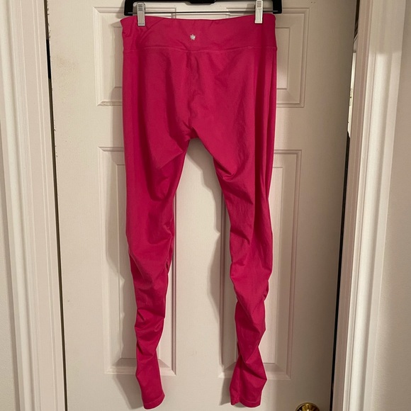 Kira Grace pink leggings with zippers and ruching - Picture 4 of 4
